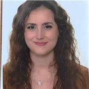 Profesora imparte clases de Inglés a niños y adolescentes